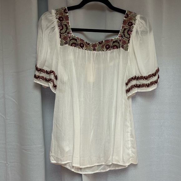 Wendy Embroidered Blouse - Picture 4 of 9